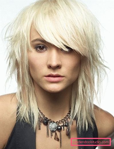 Taglio di capelli femminile Aurora