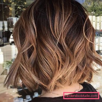 baloyazh su capelli scuri medi