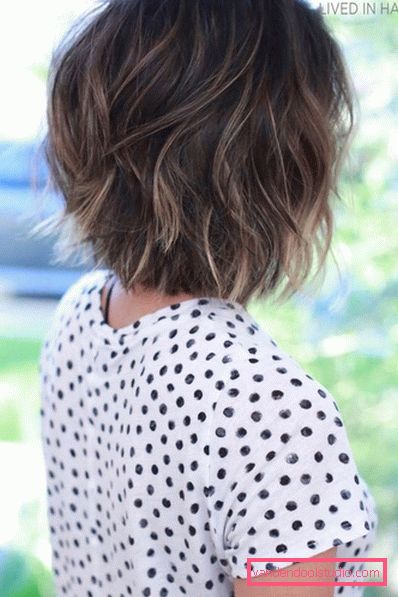 baloyazh su capelli scuri medi