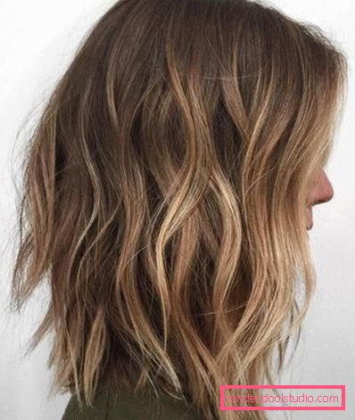 baloyazh su capelli scuri medi