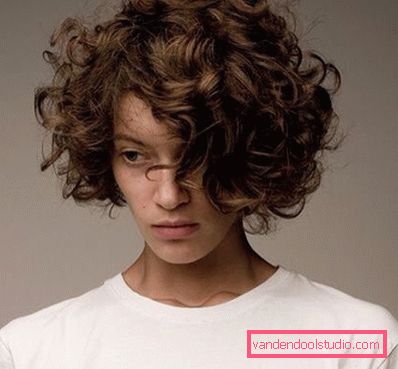 Bob quad su capelli ricci