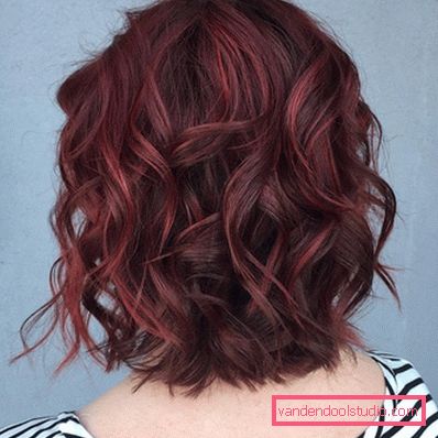 Bob quad su capelli ricci