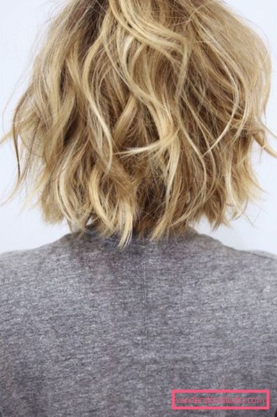 Bob quad su capelli ricci