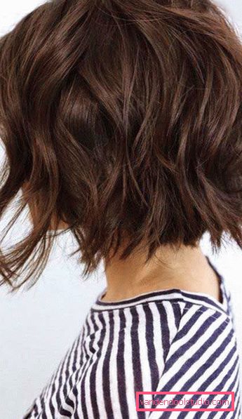 Bob quad su capelli ricci