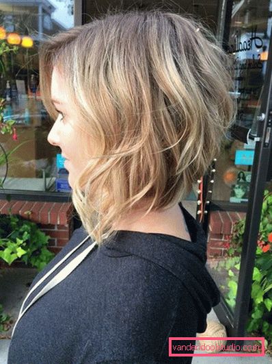 Bob quad su capelli ricci