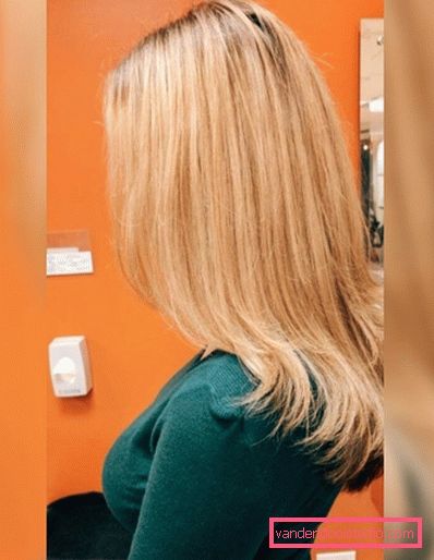 taglio di capelli a cascata graduata su capelli medi