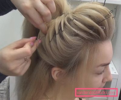 Come fare costole nei capelli (per ballare, dalla corrugazione)