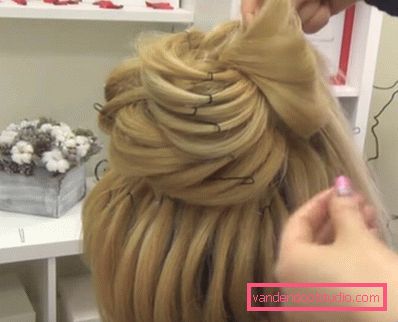 Come fare costole nei capelli (per ballare, dalla corrugazione)