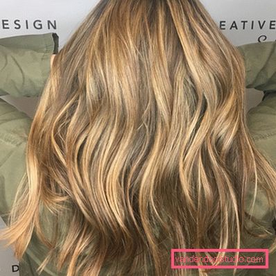 Evidenziazione della California per i capelli biondi
