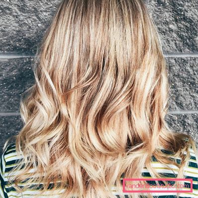 Evidenziazione della California per i capelli biondi