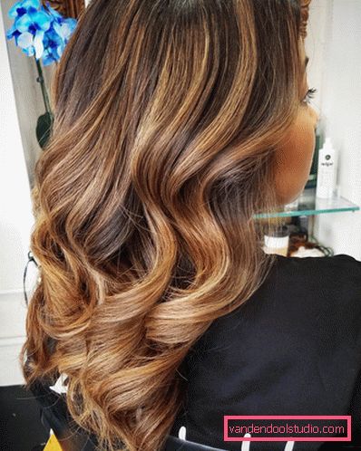 Evidenziazione californiana su capelli scuri