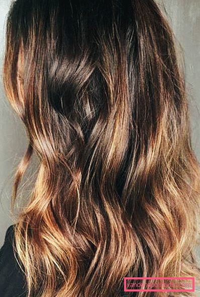 Evidenziazione californiana su capelli scuri