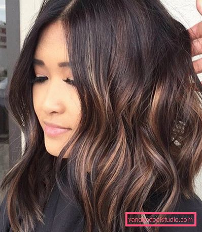 Evidenziazione californiana su capelli scuri