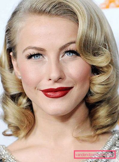 Stile elegante e alla moda su capelli medi con grandi ricci