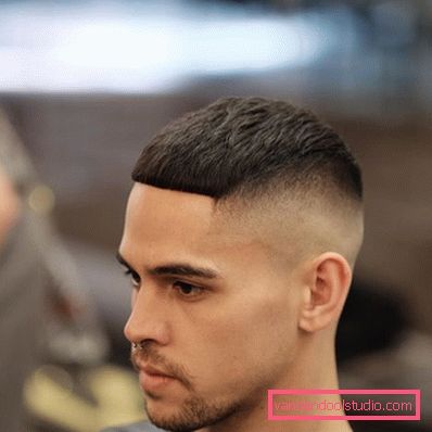 Taglio di capelli moderno Caesar