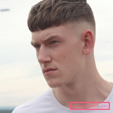 Taglio di capelli moderno Caesar e le sue caratteristiche