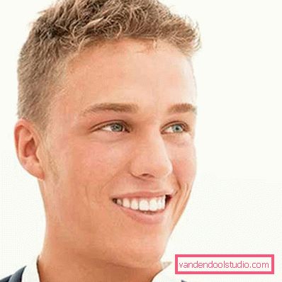 Riccio di taglio di capelli per il viso lungo