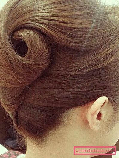 Guscio di stile sui capelli di media lunghezza