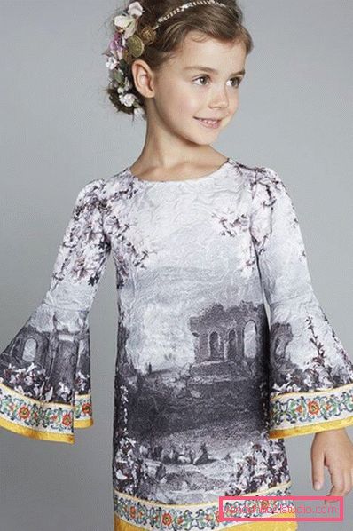 Acconciature con fiori freschi nei capelli (per un matrimonio, la laurea, i bambini)