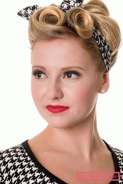 Acconciature da pin-up per capelli di media lunghezza