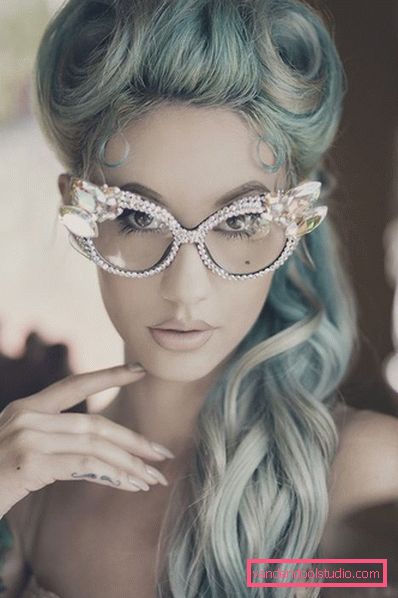 Acconciature da pin-up per capelli lunghi