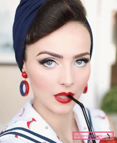 Acconciature da pin-up per capelli lunghi