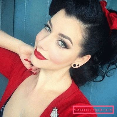 Acconciature da pin-up per capelli lunghi
