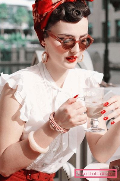 Acconciature da pin-up per capelli corti