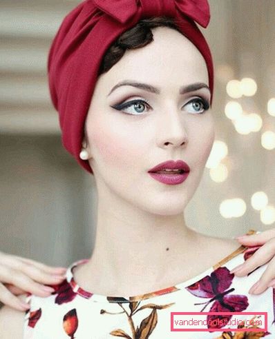 Acconciature da pin-up per capelli corti