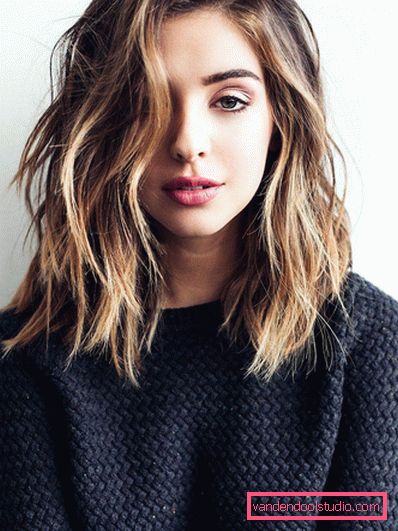 acconciature d'attualità del 2018 per capelli pigri su capelli medi