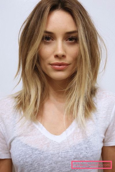 Shatush su capelli castano chiaro di media lunghezza