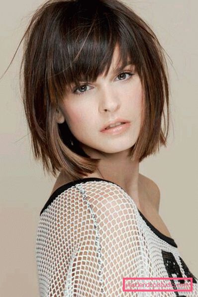 Shatush Su capelli scuri con la frangia