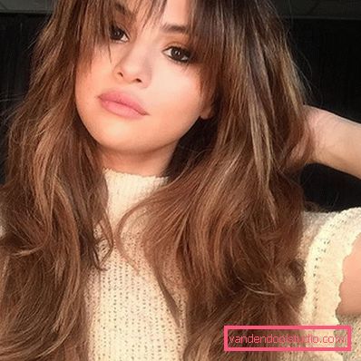 Shatush Su capelli scuri con la frangia