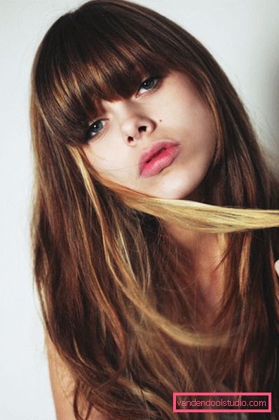 Shatush Su capelli scuri con la frangia
