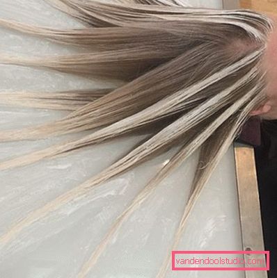 Shatush su capelli lunghi scuri.