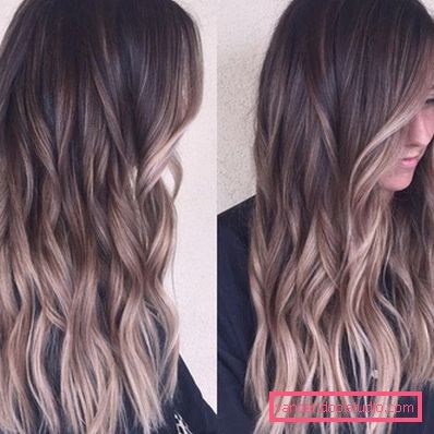 Shatush su capelli lunghi scuri.