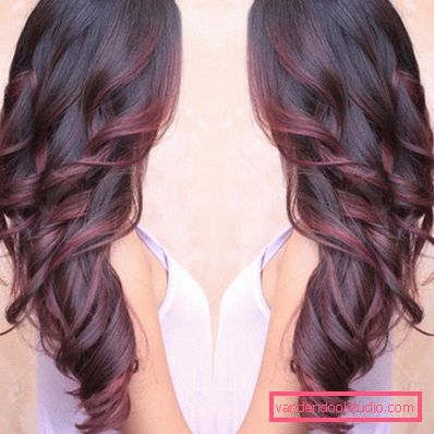 Shatush su capelli lunghi scuri.