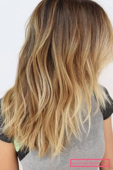taglio di capelli a capelli medi