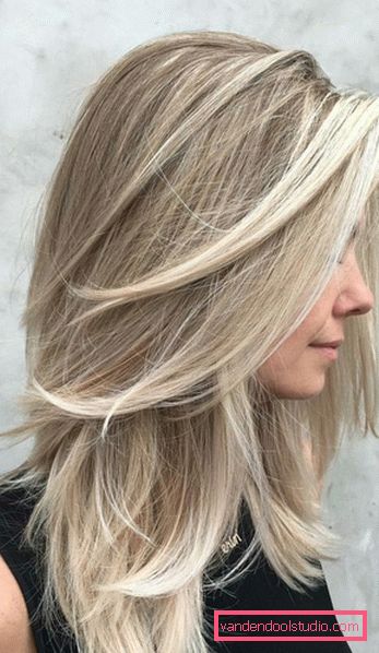 taglio di capelli a capelli medi