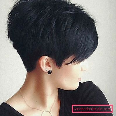 foto di taglio di capelli pixie di bruna