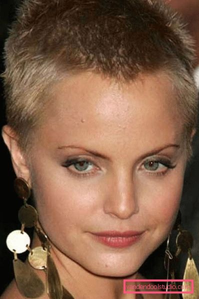 Capelli spessi e duri sono ciò che ti serve per un taglio di capelli da riccio