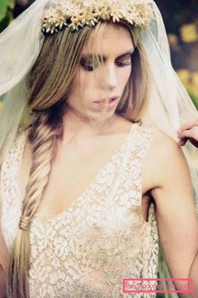 Acconciature da sposa per capelli lunghi con un velo