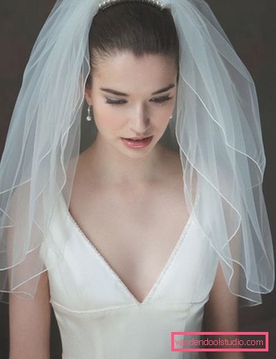 Acconciature da sposa per capelli medi con un soffice velo