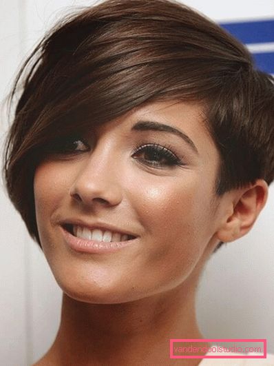 styling per capelli corti con frangia