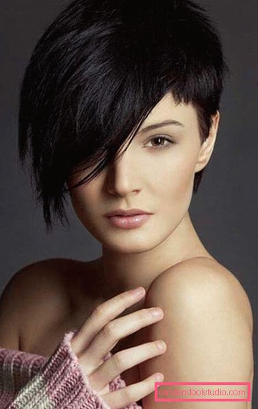 styling per capelli corti con frangia