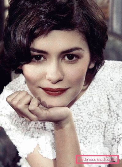 styling su capelli corti ondulati e ricci