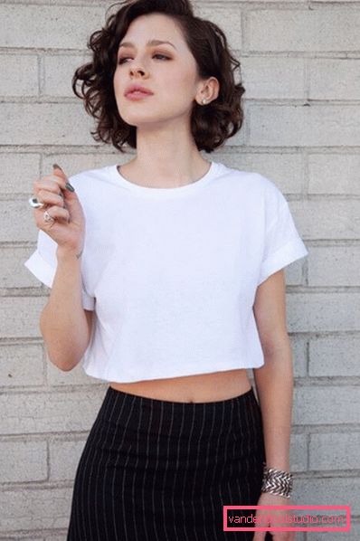 styling su capelli corti ondulati e ricci