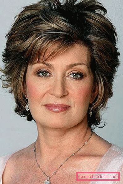 Taglio di capelli italiano per capelli corti