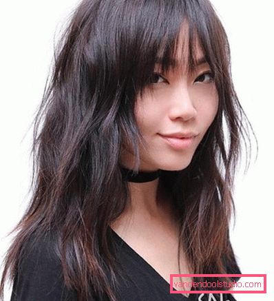 taglio di capelli femminile con frangia