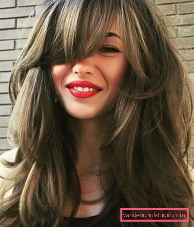 taglio di capelli femminile con frangia